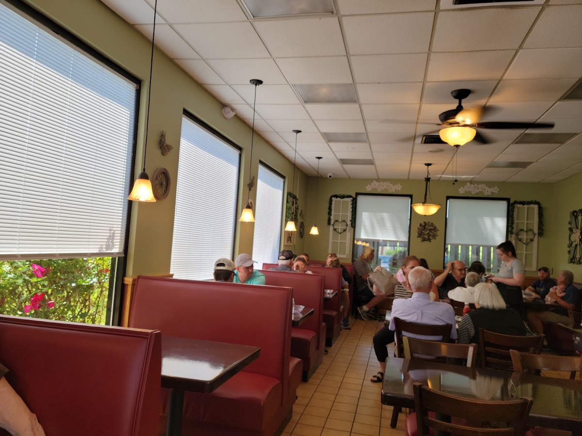 Mays Family Restaurant - Photo 7