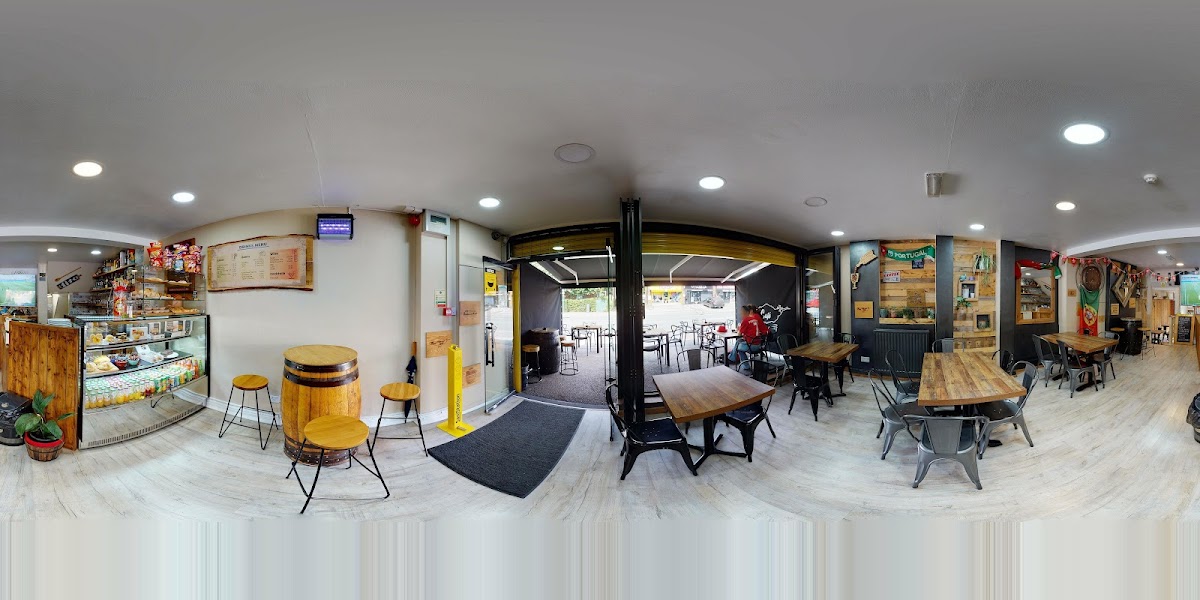 Mad cafe and deli - Photo 3