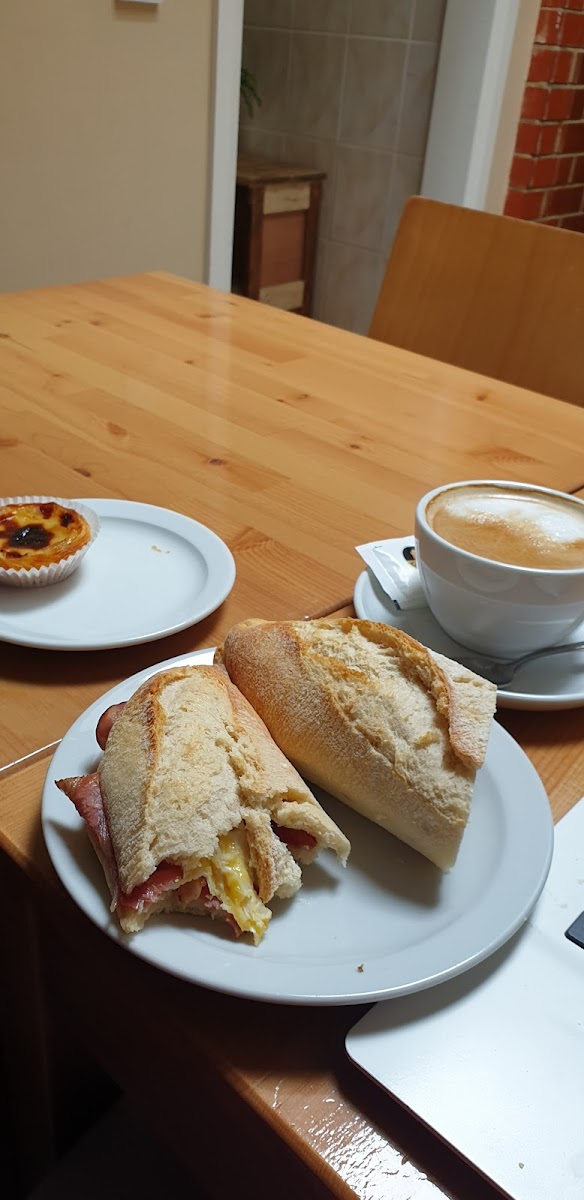 Mad cafe and deli - Photo 4