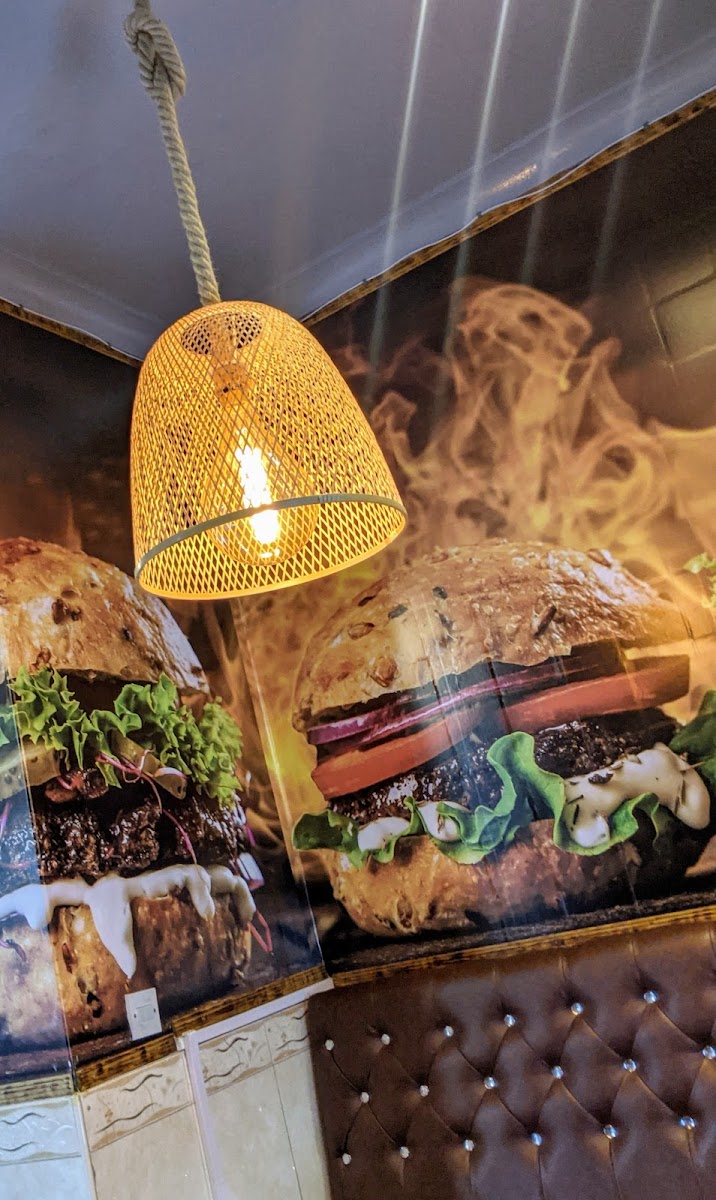 THREE BITES - Photo 3
