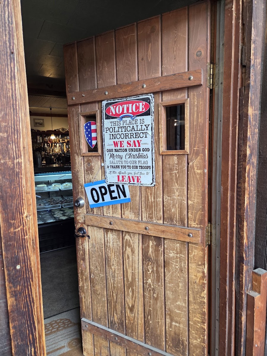 The Coal Chute Cafe and Pub - Photo 3