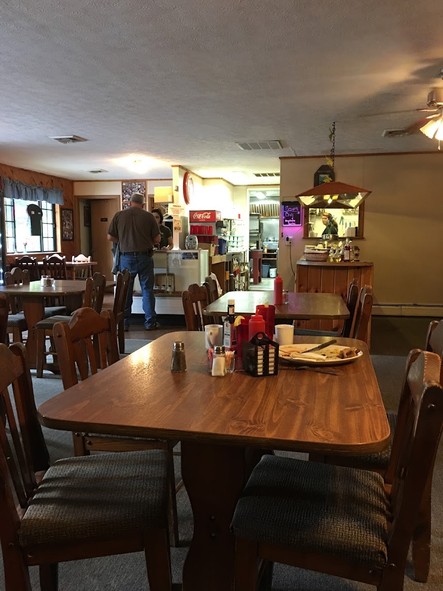 Melanie's Family Restaurant - Photo 4