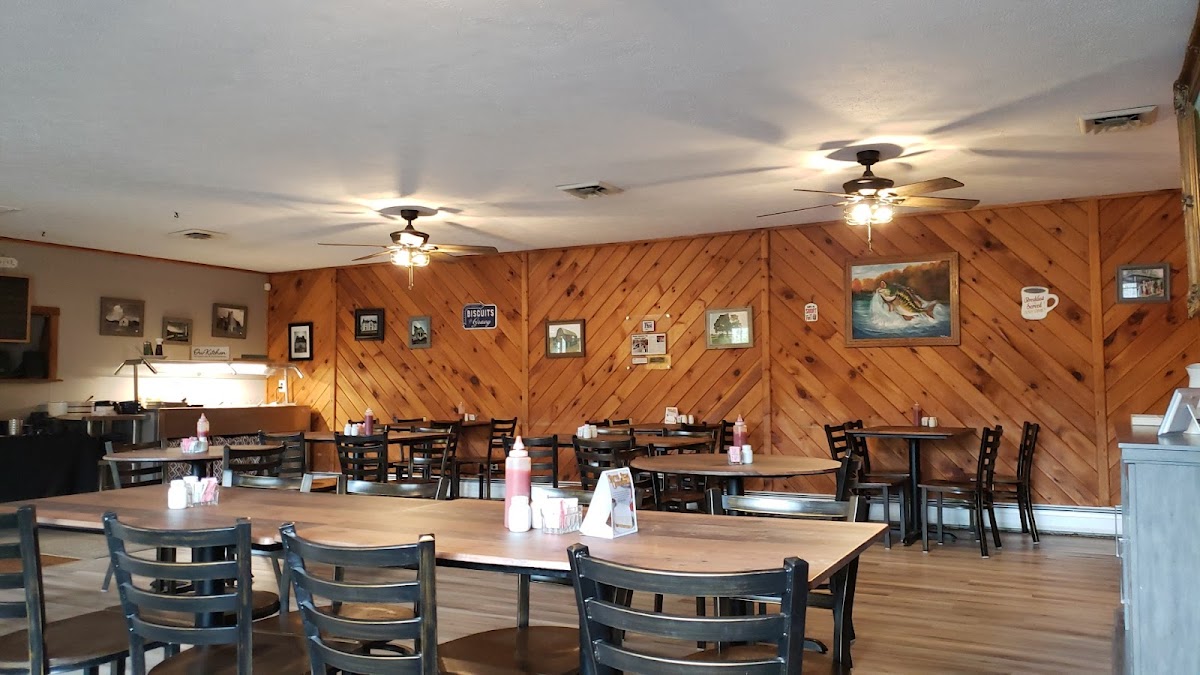 Melanie's Family Restaurant - Photo 7