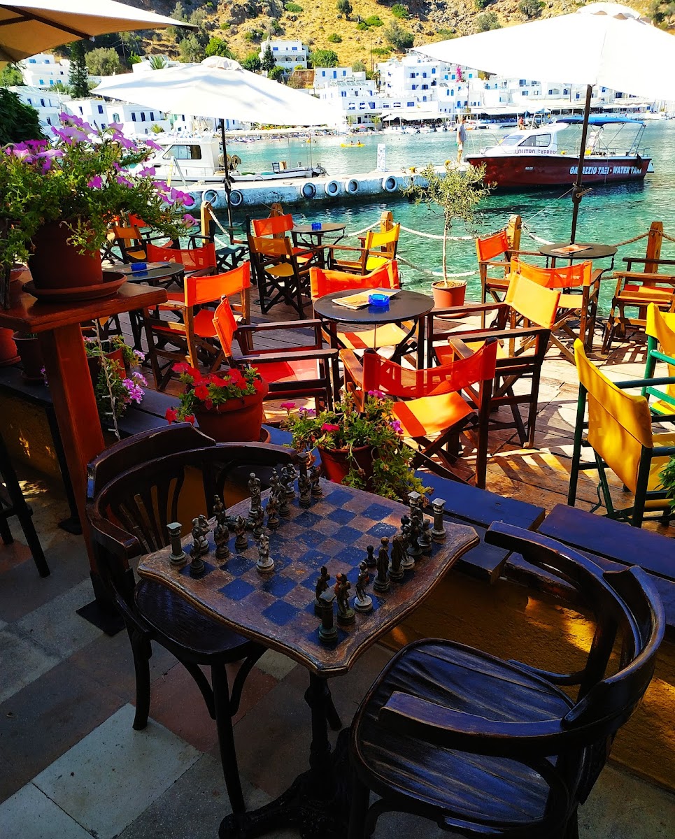 Akroyiali Beach Bar