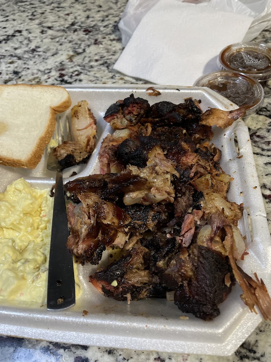 Bobby's BBQ House - Photo 5