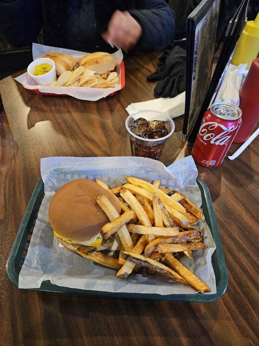 Willy's Tavern & Drive Thru - Photo 1