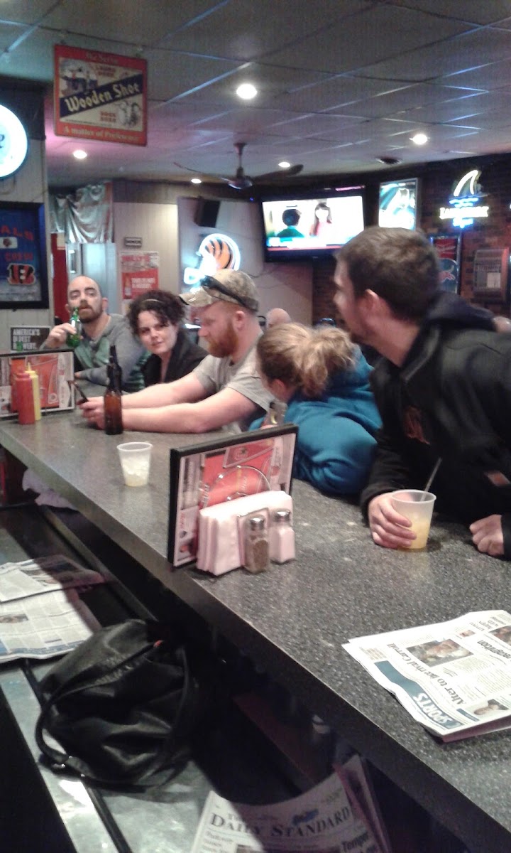 Willy's Tavern & Drive Thru - Photo 4