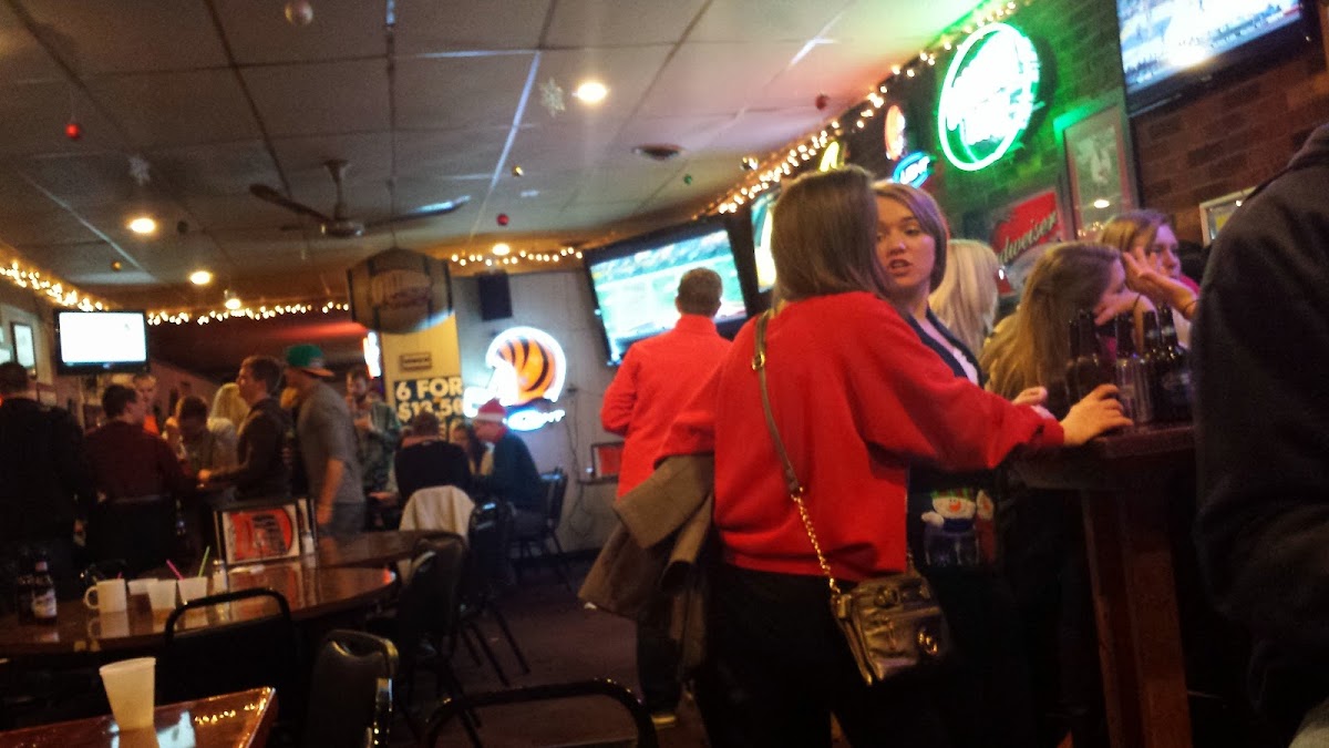 Willy's Tavern & Drive Thru - Photo 7