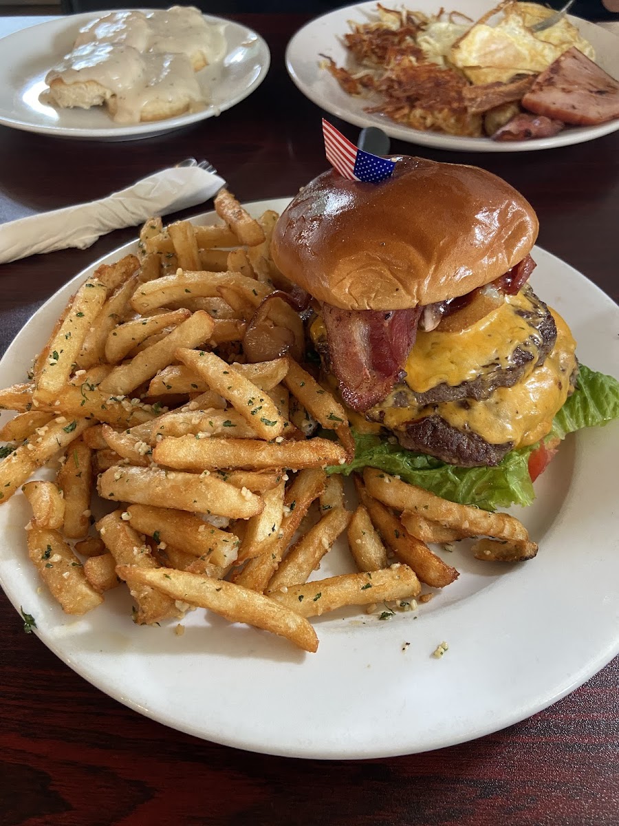 Scotts Diner - Photo 2