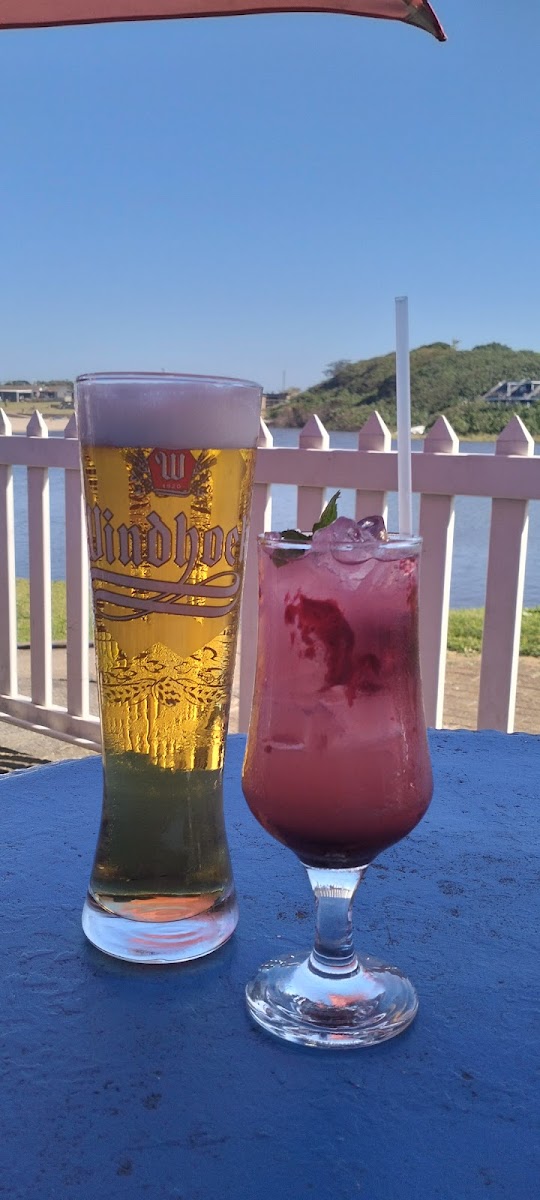 Buccaneers Beach bar and grill - Photo 9
