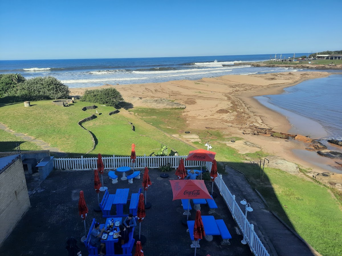 Buccaneers Beach bar and grill - Photo 3
