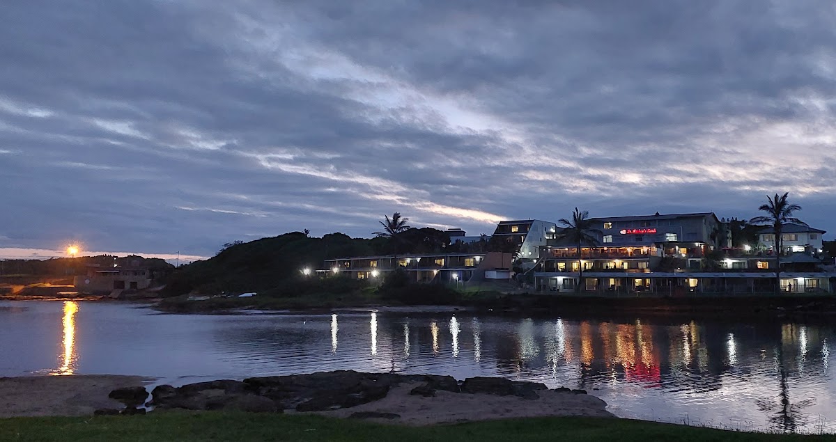 Buccaneers Beach bar and grill - Photo 6