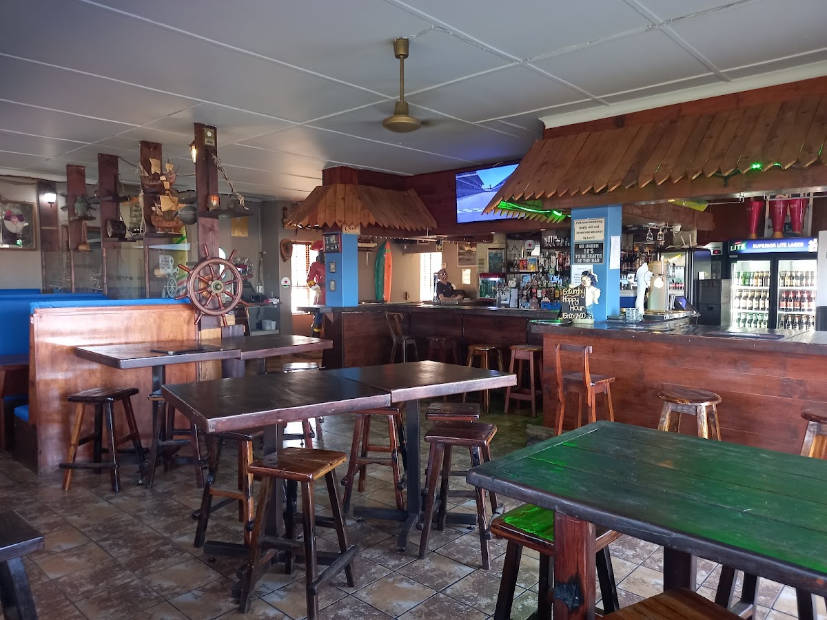 Buccaneers Beach bar and grill - Photo 8
