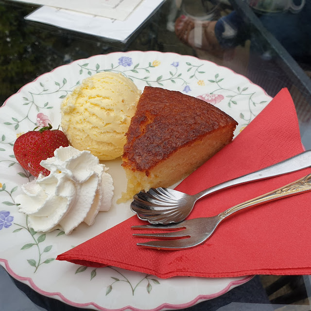 Lemon Drizzle Cake with Ice Cream