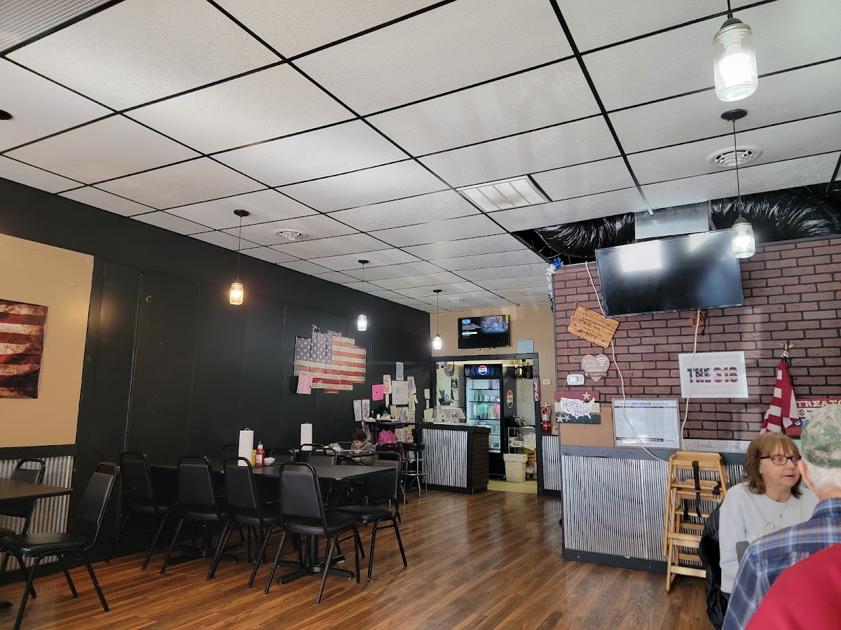 The 318 Restaurant - Photo 2