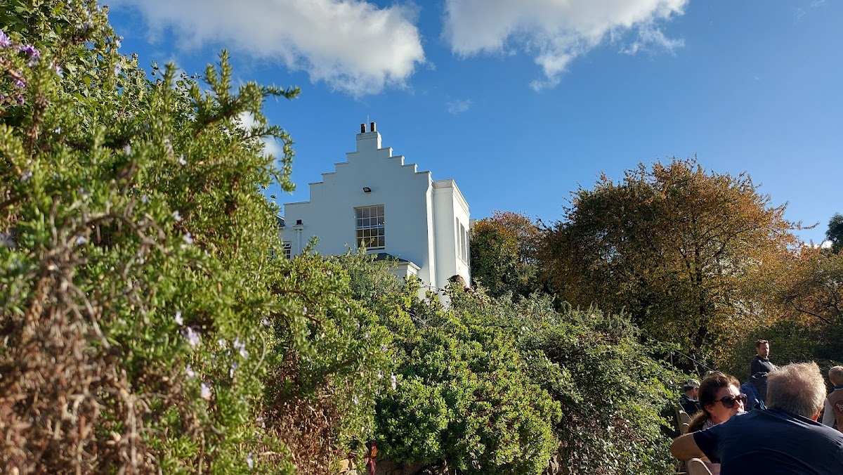 Pembroke Lodge - Photo 4