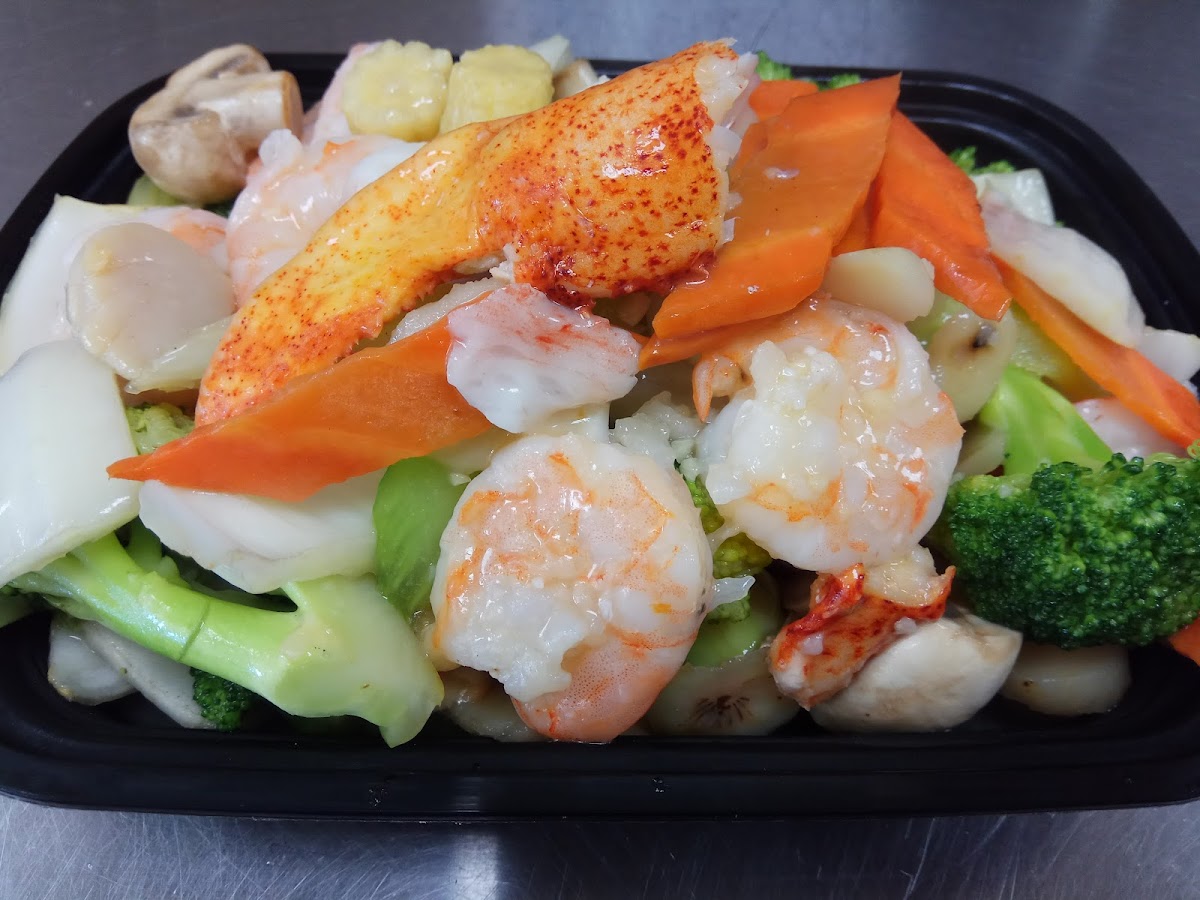 QQ Restaurant - Photo 2