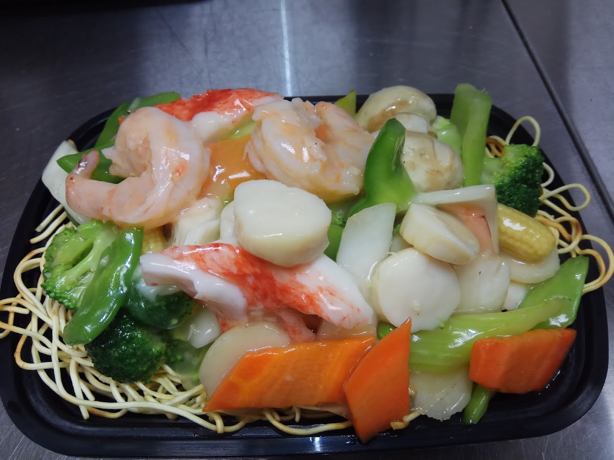 QQ Restaurant - Photo 6