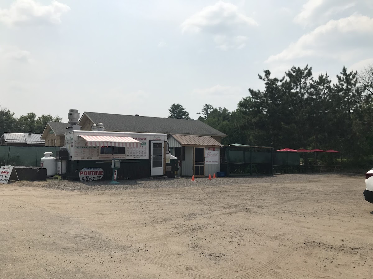 Smokin' Chip Wagon (Poutine) Bancroft Ontario - Photo 5