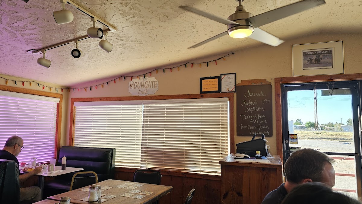 Moongate Cafe - Photo 2
