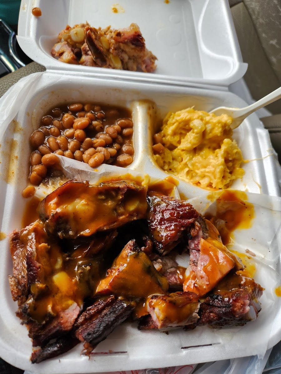 Foster’s BBQ - Photo 4