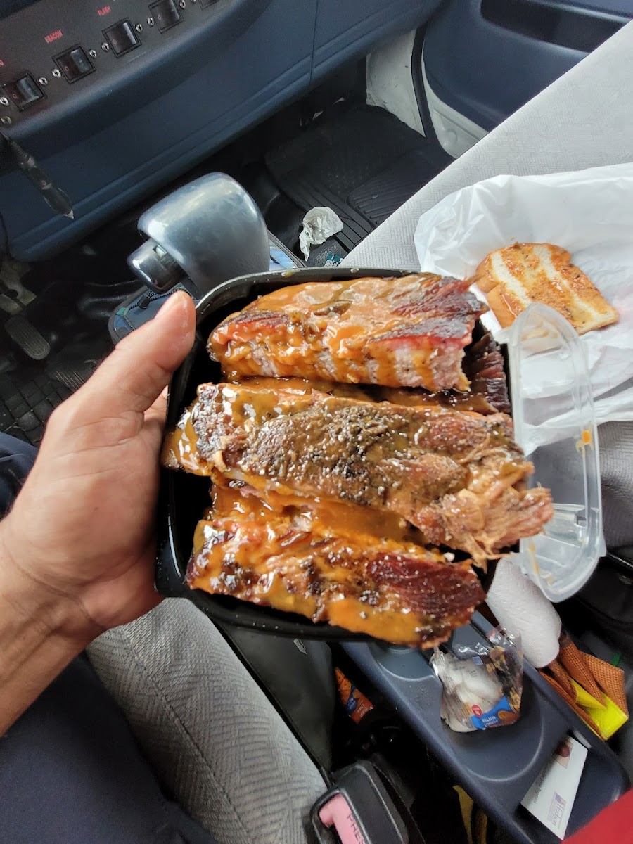 Foster’s BBQ - Photo 5