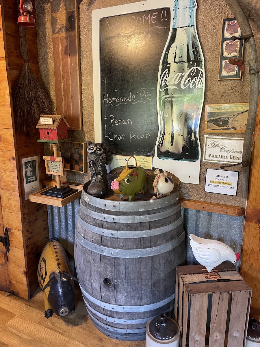 Smokey's Southern Barbeque - Photo 8