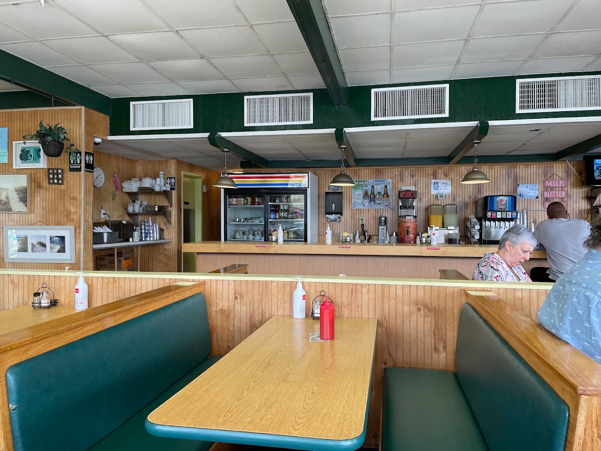 Sande's Restaurant - Photo 5