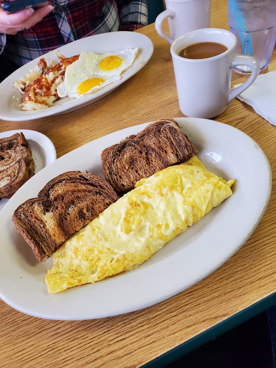 Sande's Restaurant - Photo 8