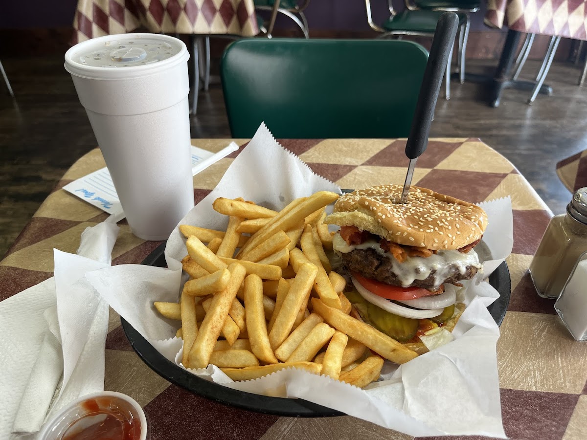 Court Square Cafe - Photo 2