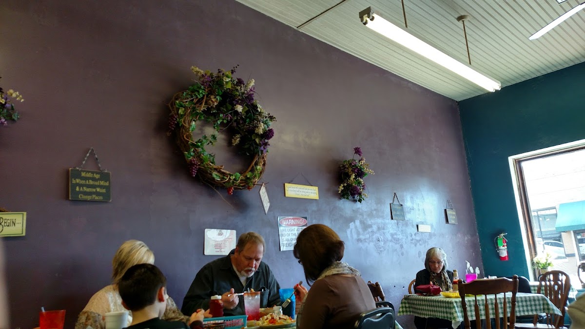 Court Square Cafe - Photo 4