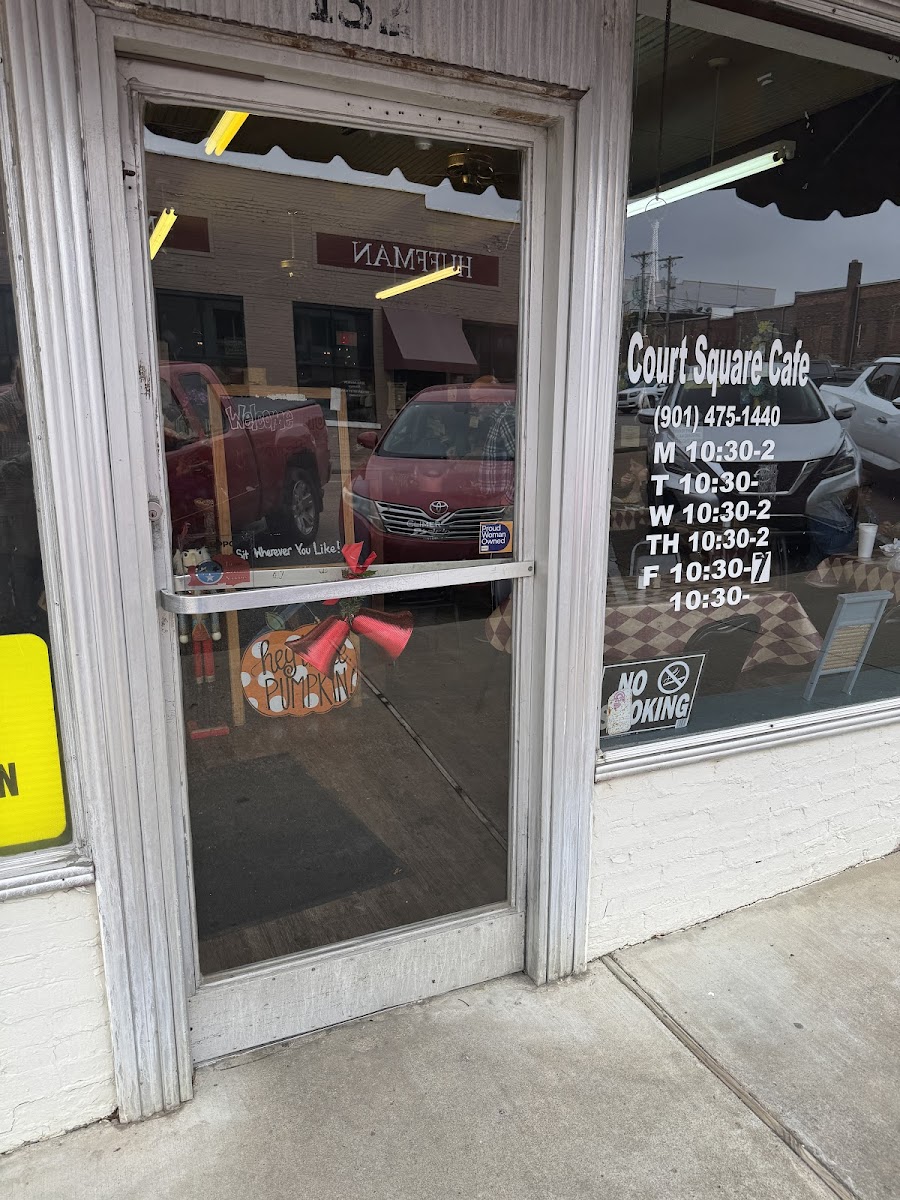 Court Square Cafe - Photo 6