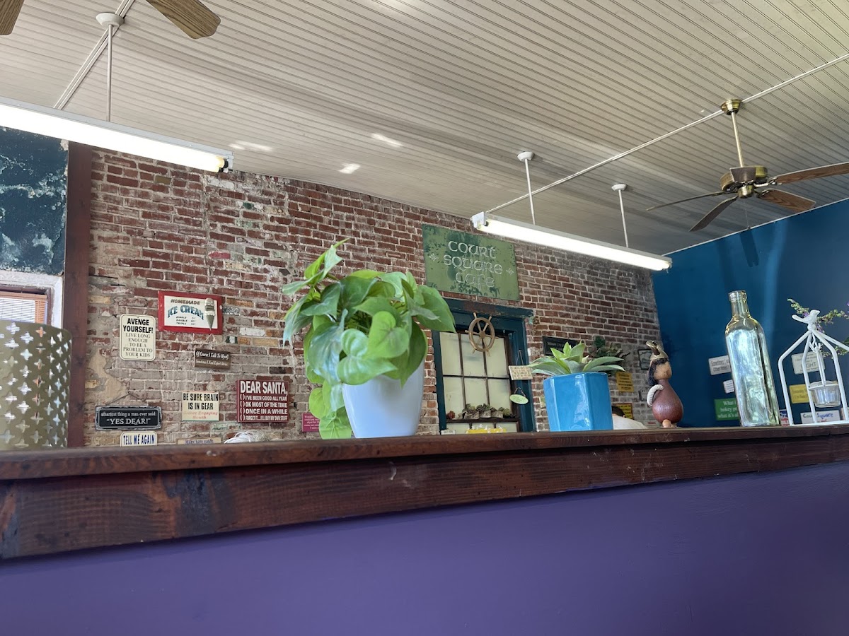 Court Square Cafe - Photo 7