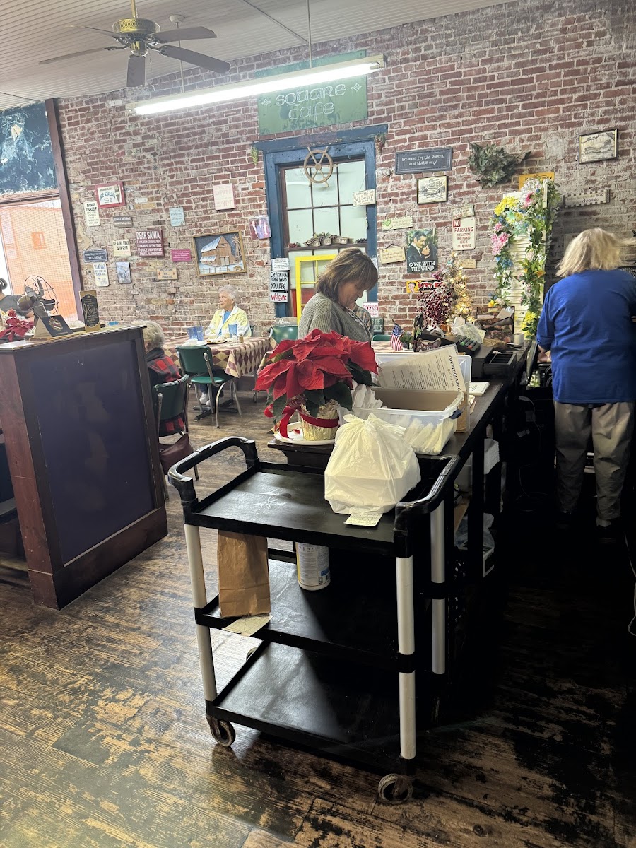 Court Square Cafe - Photo 8