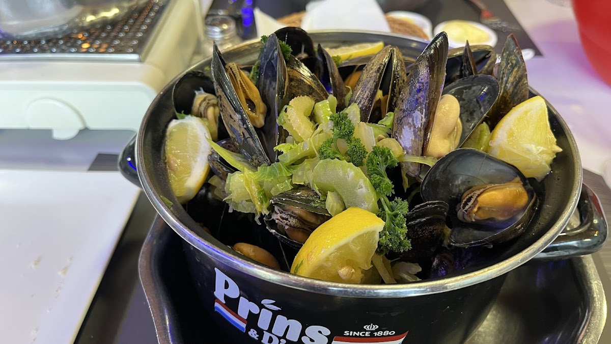 Restaurant La Digue Spécialités de moules - Photo 1