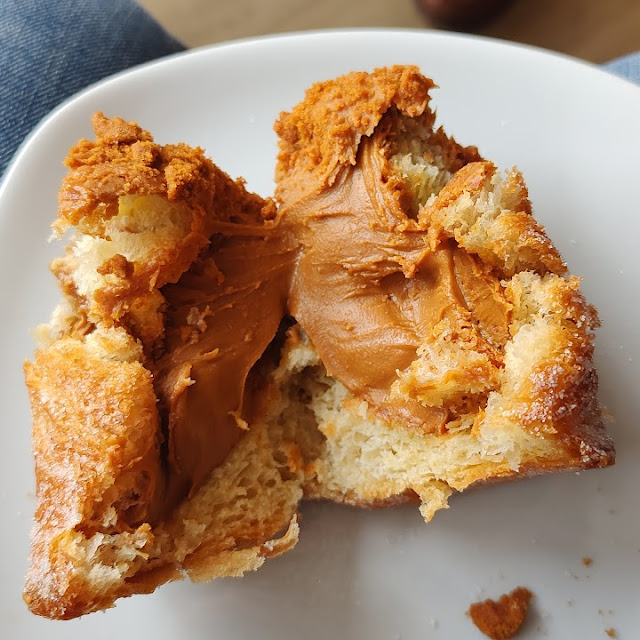 Crwfin Cruffin with Lotus Biscoff Filling