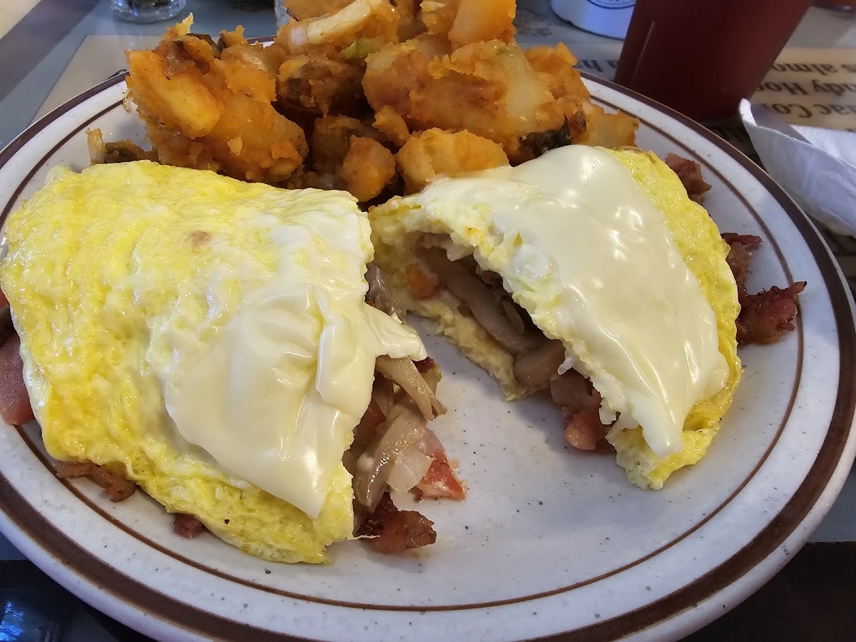The Beacon Restaurant - Photo 4