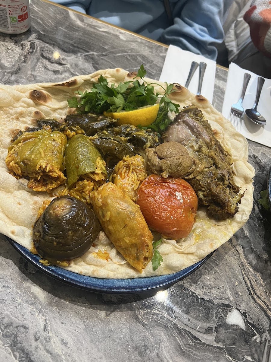 Azmar Restaurant - Photo 3