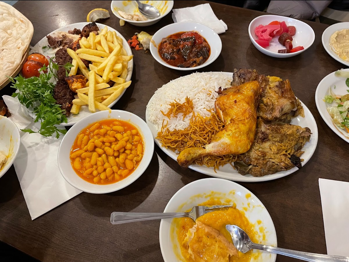 Azmar Restaurant - Photo 4