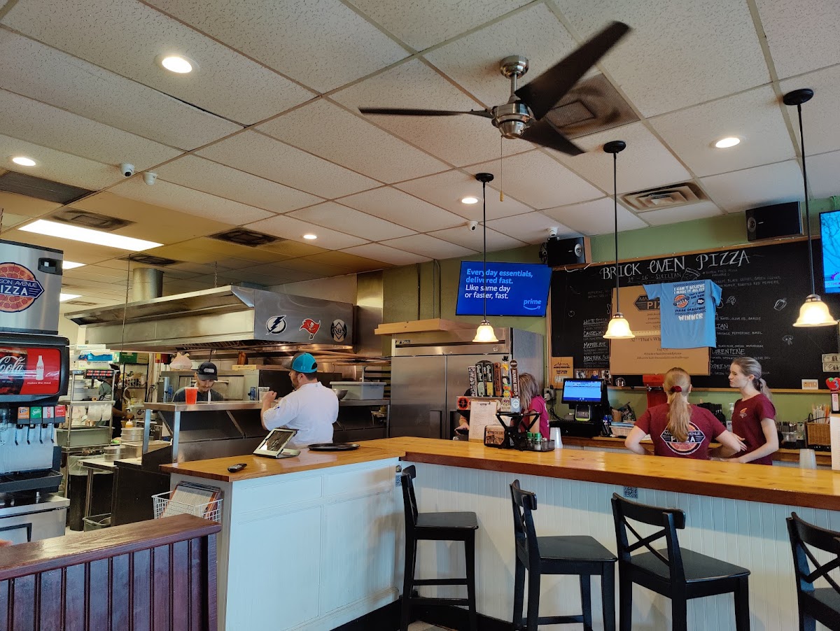 Madison Avenue Pizza - Photo 4