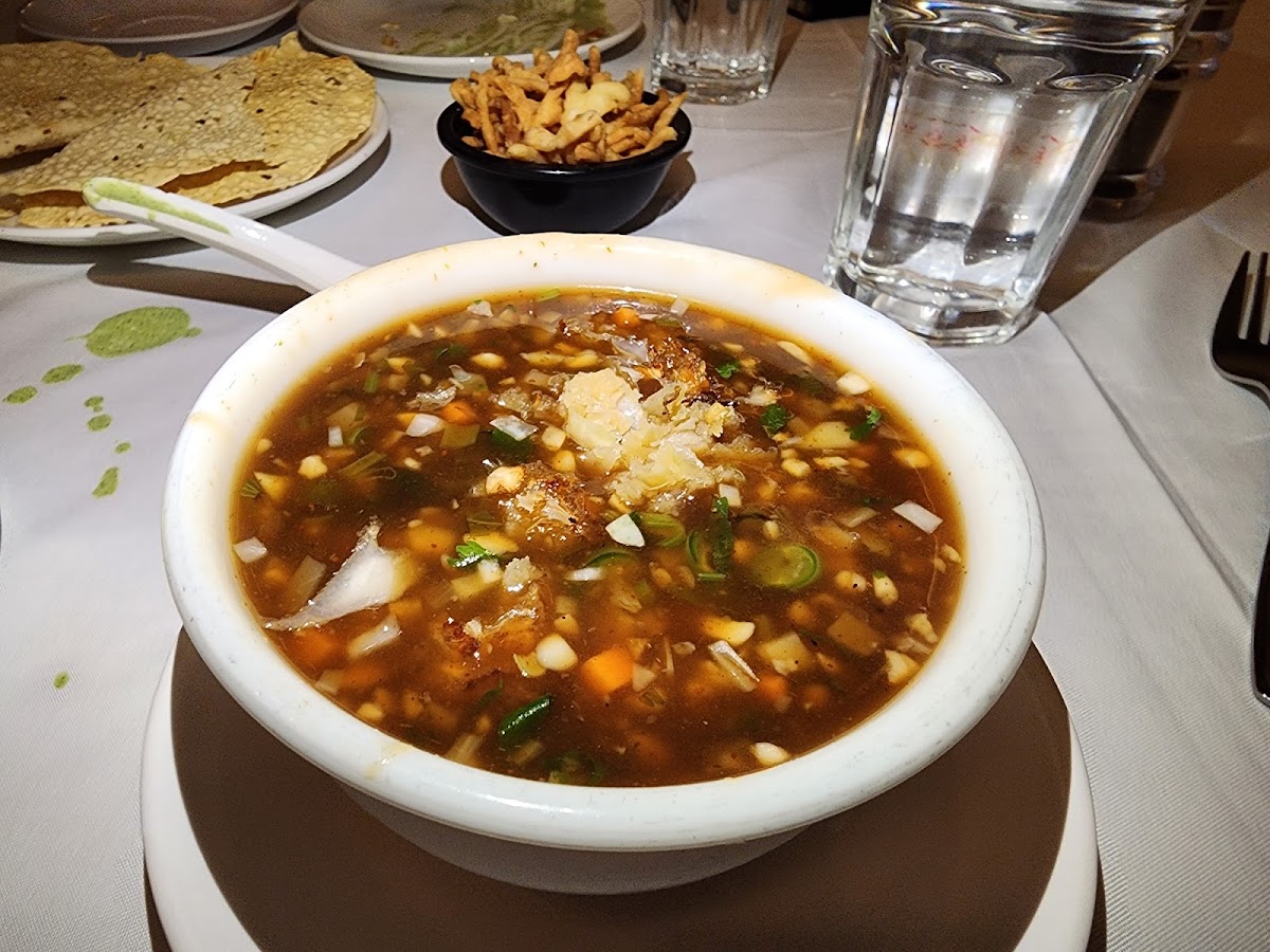LORDS BANQUET RESTAURANT - Photo 9