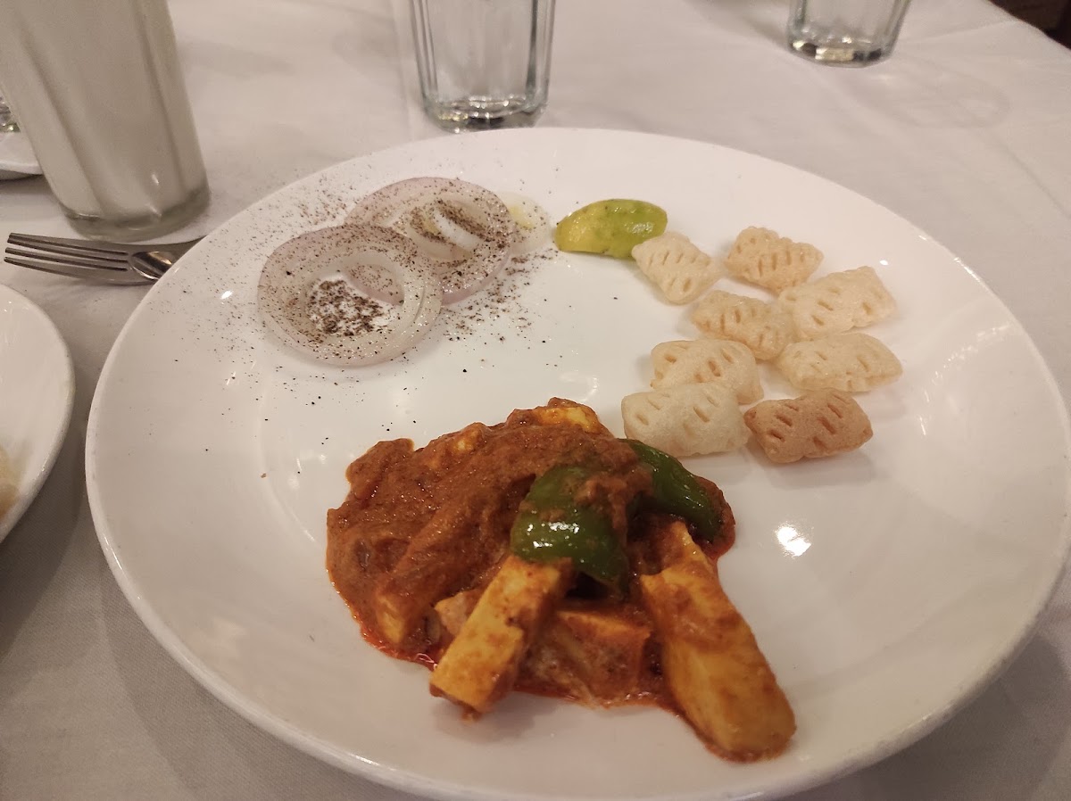 LORDS BANQUET RESTAURANT - Photo 1
