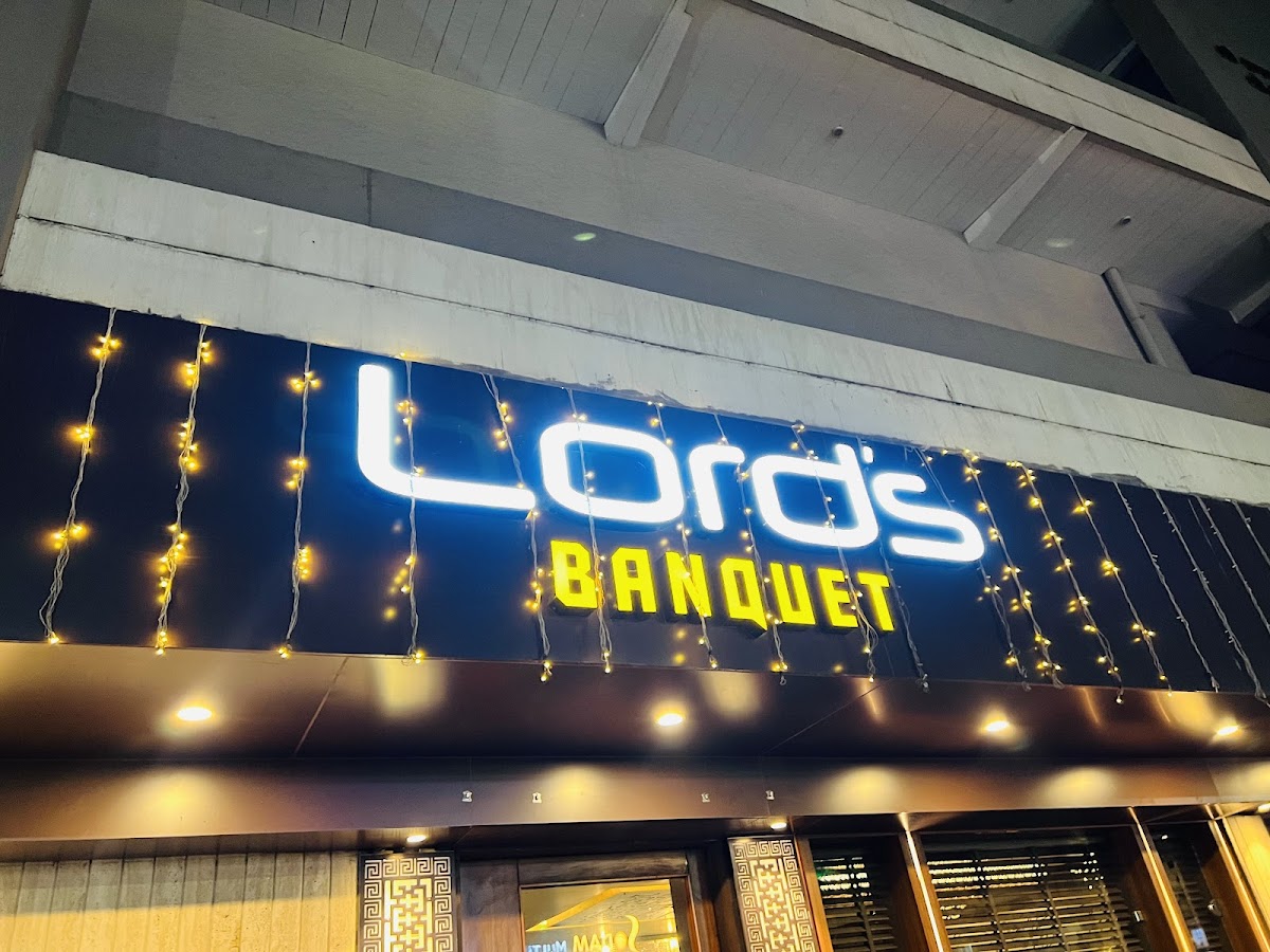 LORDS BANQUET RESTAURANT - Photo 3