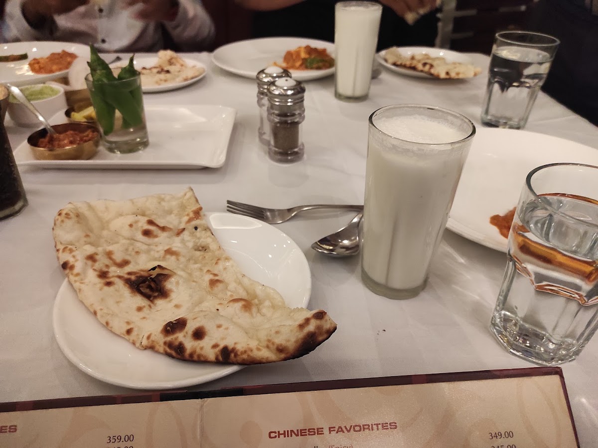 LORDS BANQUET RESTAURANT - Photo 7