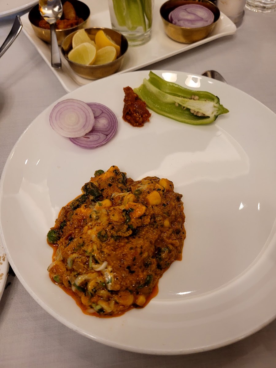 LORDS BANQUET RESTAURANT - Photo 8