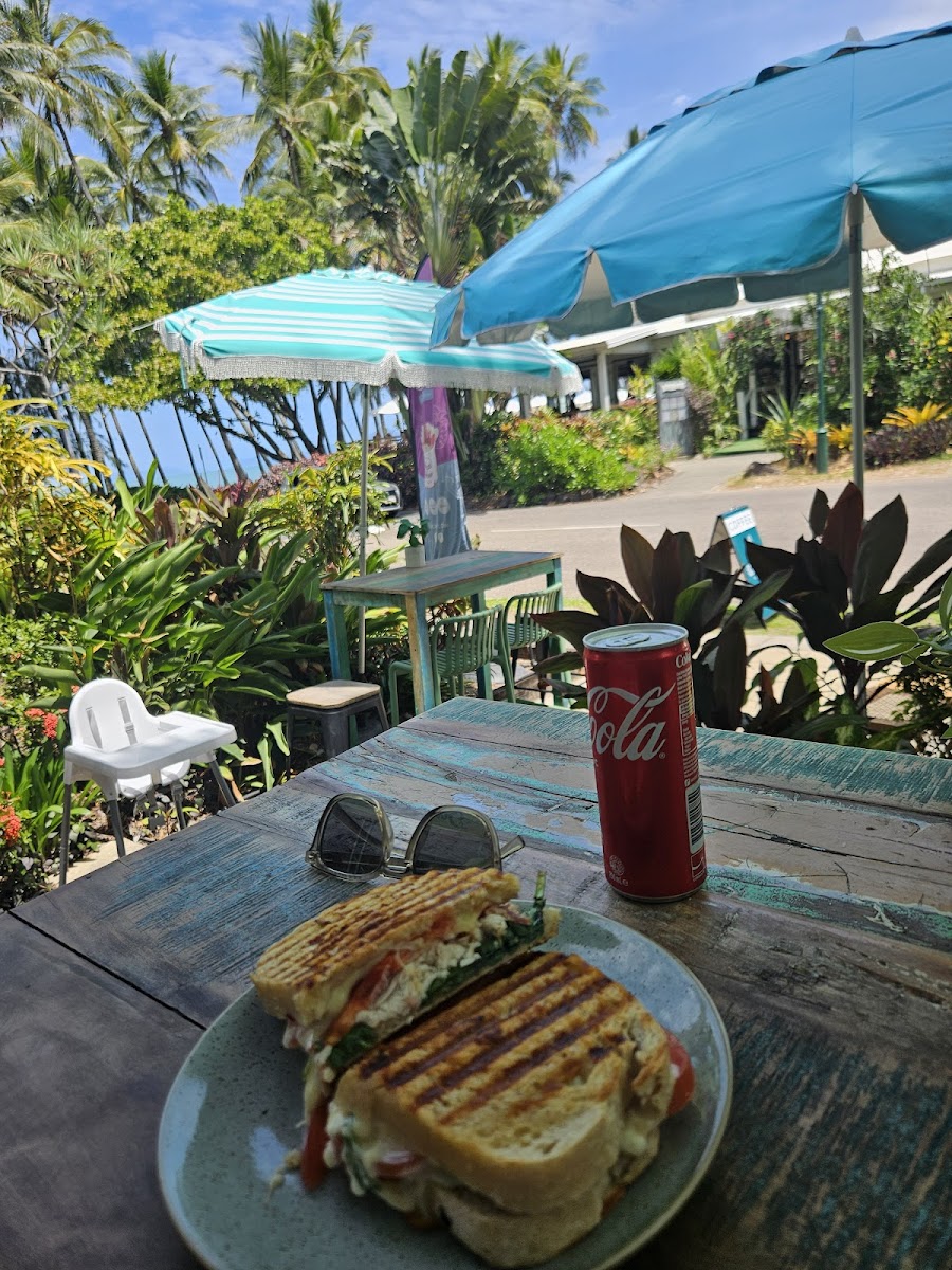The Beach Hut Cafe & Juice Bar - Photo 3