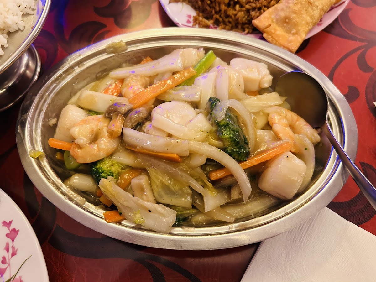 New Moon Restaurant - Photo 8