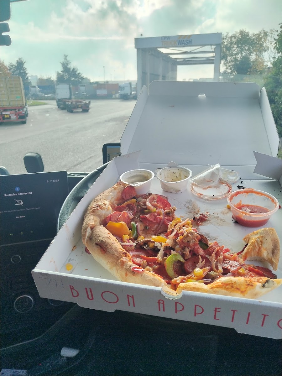 Four Three Pizza - Photo 3