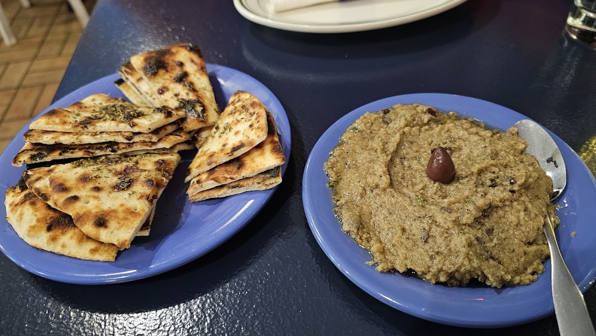 Pappous & Yia Yia's Kouzina - Photo 3