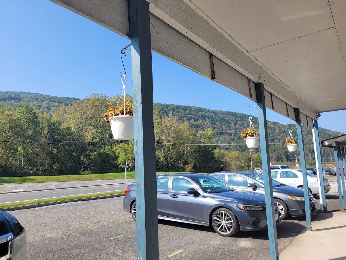 Pedrin's Dairy Bar - Photo 8